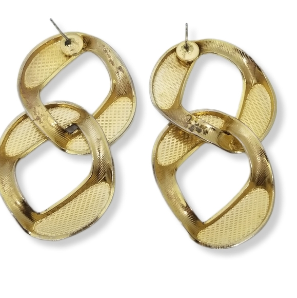 VINTAGE GOLDTONED LARGE CURB CHAIN LINK STATEMENT DROP EARRINGS - Picture 6 of 6